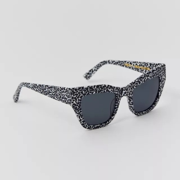 I - SEA DECKER Stylish Black and White Patterned Sunglasses